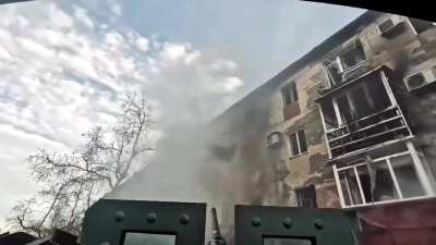 Ukrainians assault and demolish building