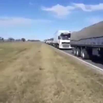 &quot;Los camioneros nos tenemos que quedar en casa y que se cague de hambre el pueblo. Que se caguen de haaaaaambre, viejo!&quot;