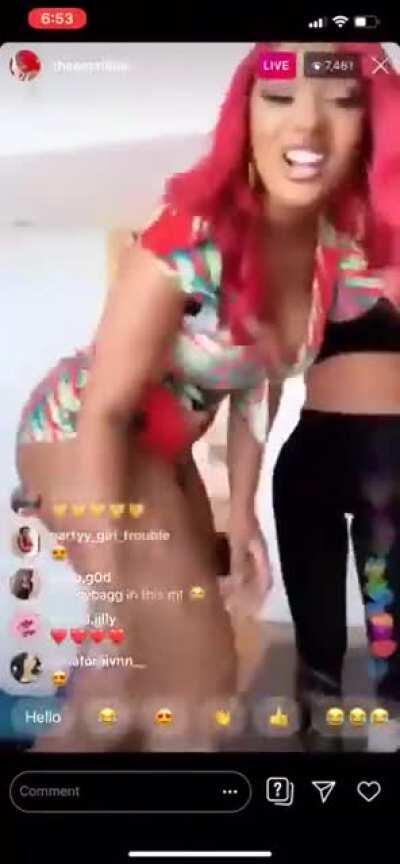 Megan Thee Stallion and Jai Nice twerking, grinding on each other and playing with each other's asses. Legit one of the best ig lives ever. Full video in comments