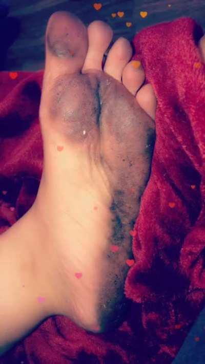 Filthy dirty feet 👅👅 DM me for feet pics prices & PayPal info. Will do custom pics & videos 🦶🏼👅🤤