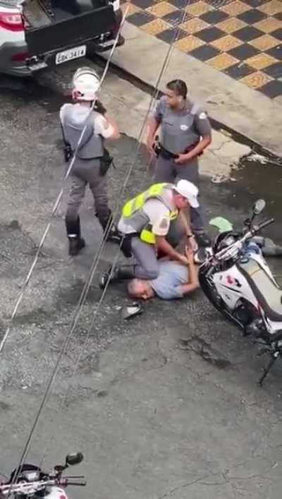 WCGW running around threatening people with a knife in Brazil?