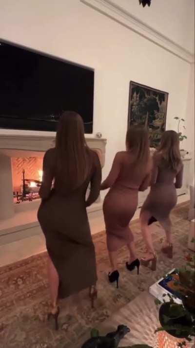 Sofia Vergara dancing with her niece and sister