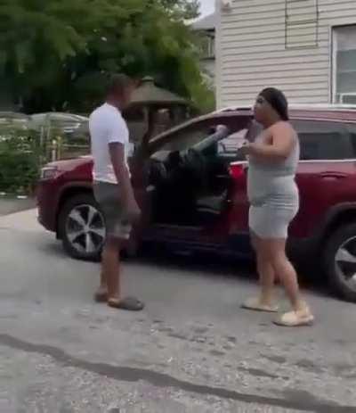 Woman freaks out when she finds out her man is cheating...