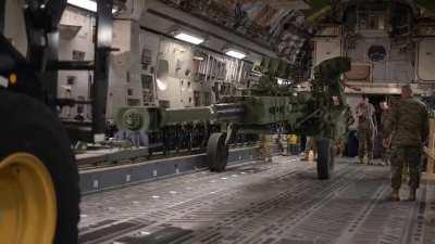 US Military loading M777 howitzers for Ukraine