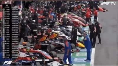 Formula 3 cars line up simultaneously.