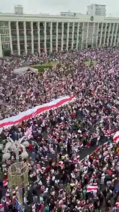 HUGE protest in Belarus - Minsk, today...confrontations are expected...lots of military police in front of the presidential palace and the mob is going towards it.