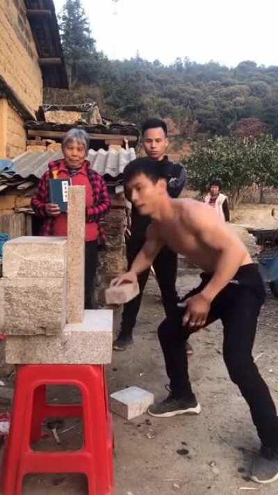 One Inch Punch demonstration from one of top 10 Chinese Martial Artists