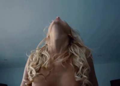 [Topless] Sabina Gadecki in Entourage (2015)