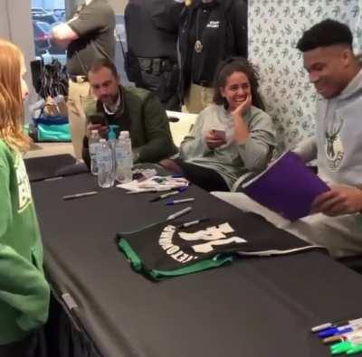 Girl meets her favorite basketball player &amp;amp; gives him drawings