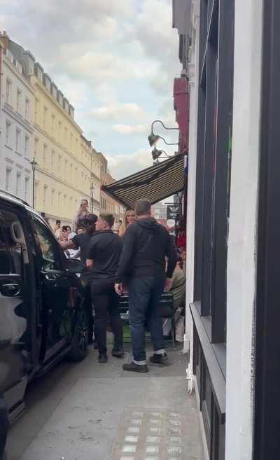 Eminem spotted in London (Exclusive Footage from Fan)