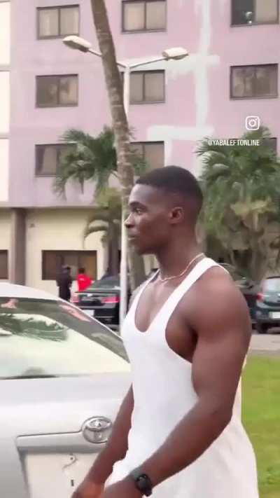 Muscle man lifts fellow men in front of their girlfriends as a prank