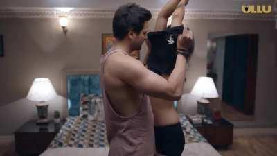 Donna Munshi navel kissing scene