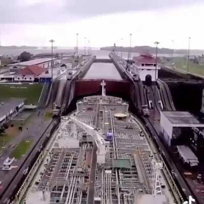 How the Panama Canal works