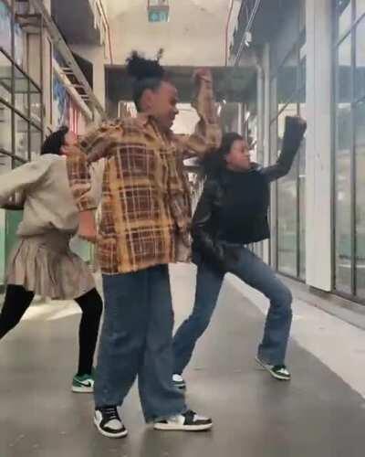 These three kids got that real James Brown Funk! Amazing choreography. Talk about being in sync! Check out their IG @norah_yarah_rosa and enjoy.