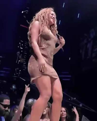 ShakiraSexyBodyHips