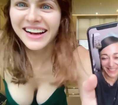 Alexandra Daddario - More fanservice in her new video [gifv]