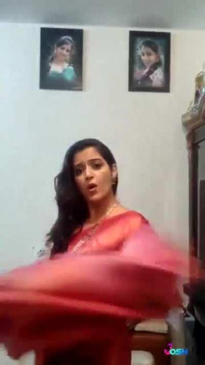 Saree dance