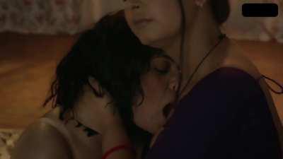 Ridhima Tiwari ( Natasha Rajeshwari ) , Naina Chhabra , Prajakta Dusane HOT Boobs Lesbian Kissing Sex Scene In Jalebi Bai Ep 07 Ullu