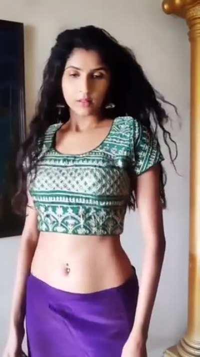 Nilam Virvwani. Tell me what will you do to her. Dm for more videos if you can tell your extreme fantasies.