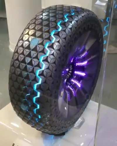 The reinvention of the tire and the wheel?