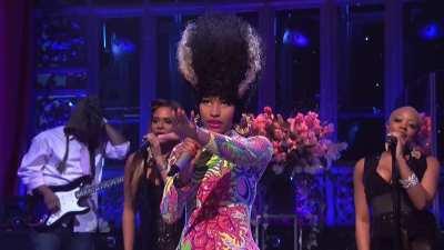 Nicki at SNL - Moment 4 Life (2011) HD