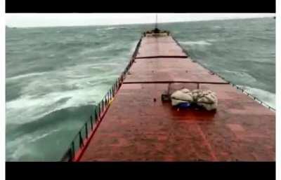 Final seconds of Ukrainian cargo ship before it breaks in half