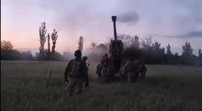 Ukrainian M777 firing.