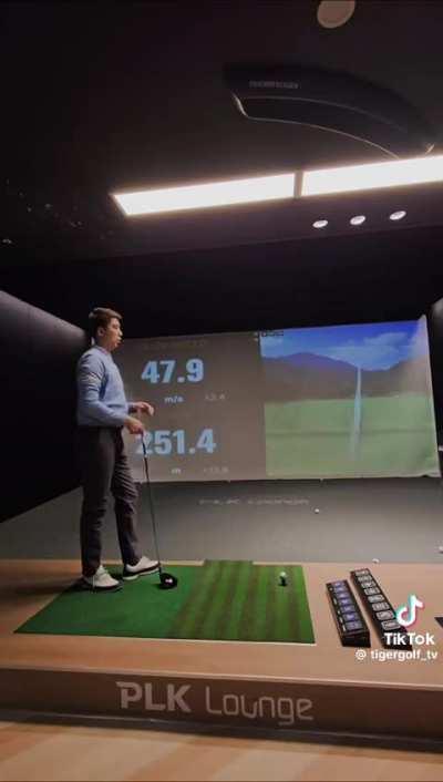 Here's that guys distance on a simulator. About 275 yards 