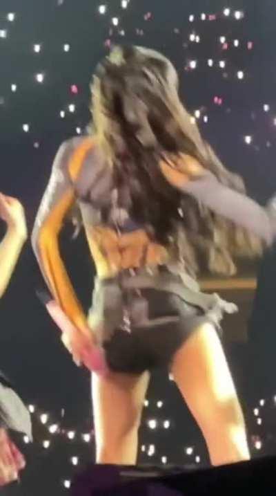 Focus on Lisa's butt