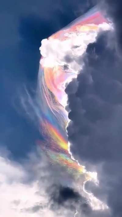 Rainbow clouds in China 