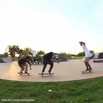 Jumping skateboys