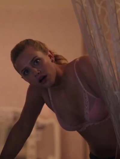 Lili in Riverdale s01ep01