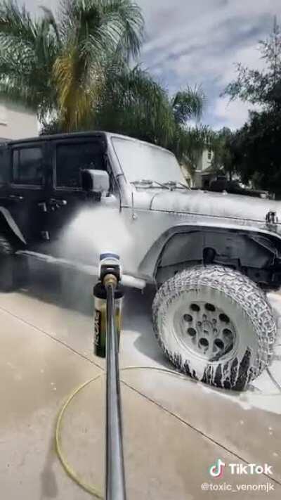 Guy whines about being single for a whole minute while he washes a spotless heep