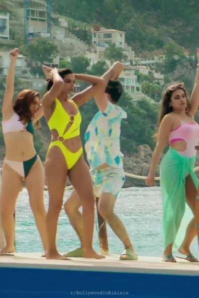Happy Birthday to the tall, dusky & the sexiest Queen of Bollywood, Deepika Padukone. No better way to celebrate her birthday than with the hottest bikini scene of her career.