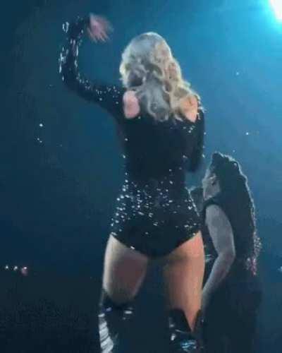 Amazing looking Ass Taylor 😍