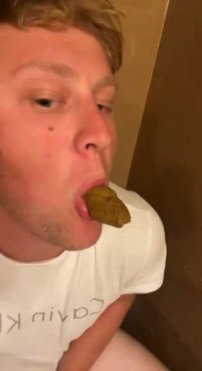 I LOVE SUCKING TURDS 😏