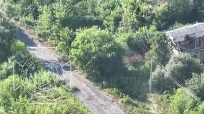 Russian artillery strikes a group of Ukrainian infantry that are closely grouped together