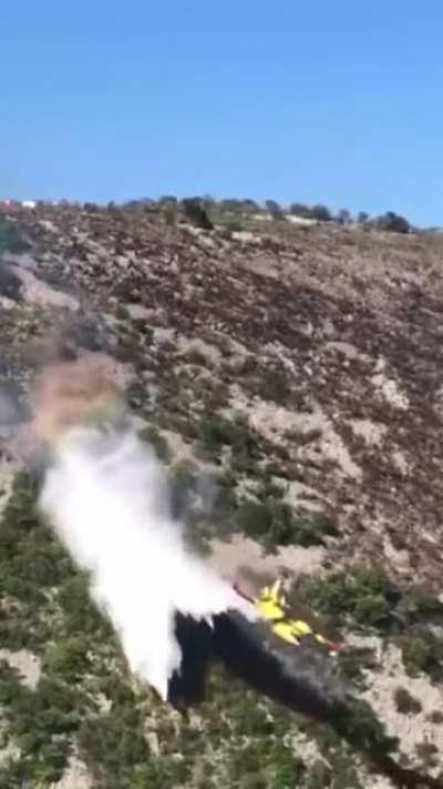 Canadair pilot performing manoeuvre to take out fire in Greece.