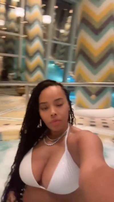 Angela Simmons 