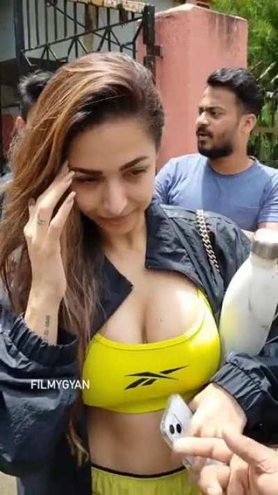 Malaika Arora MILF Shows Cleavage