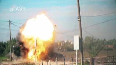 Hamas fighter shooting yassin 105 RPG at Israeli tank