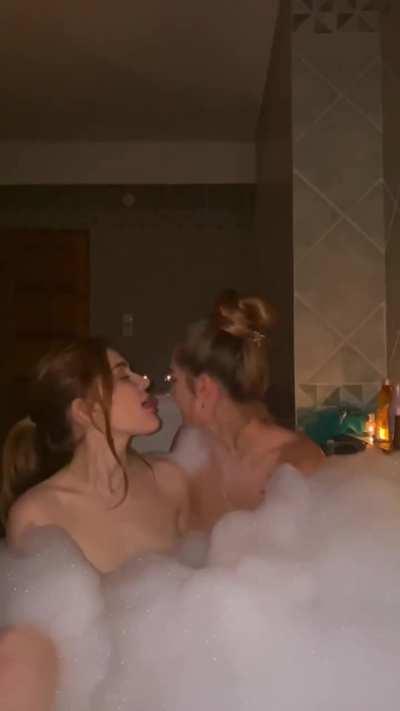 2 Girls In A Bubble Bath