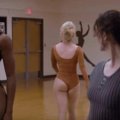 Betty Gilpin in GLOW 