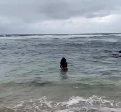 sza naked in the water