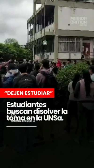 Universidad Nacional de Salta: Alumnos auto convocados protestan en contra de la toma del rectorado de la universidad (que pese a esto sigue en pie)