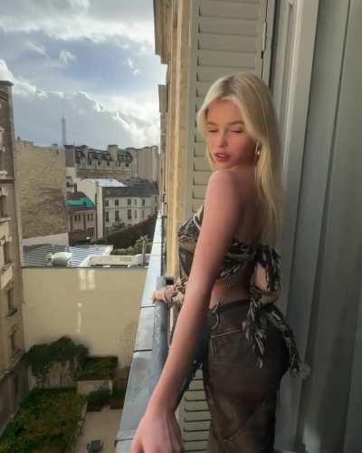 Alla Bruletova (balcony beauty) 