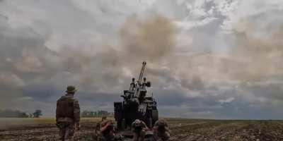 Ukrainian CAESAR self-propelled artillery system shooting and scooting in Eastern Ukraine