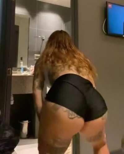 Latina twerking