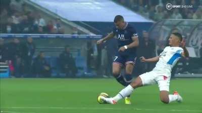 Saliba last man tackle on Mbappe for OM vs PSG