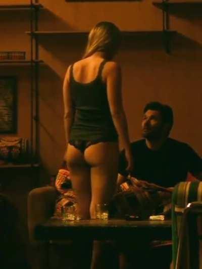 Jennifer lawrence..booty